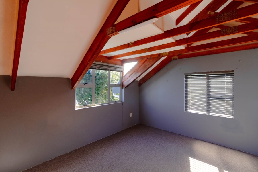 6 Bedroom Property for Sale in Sandbaai Western Cape